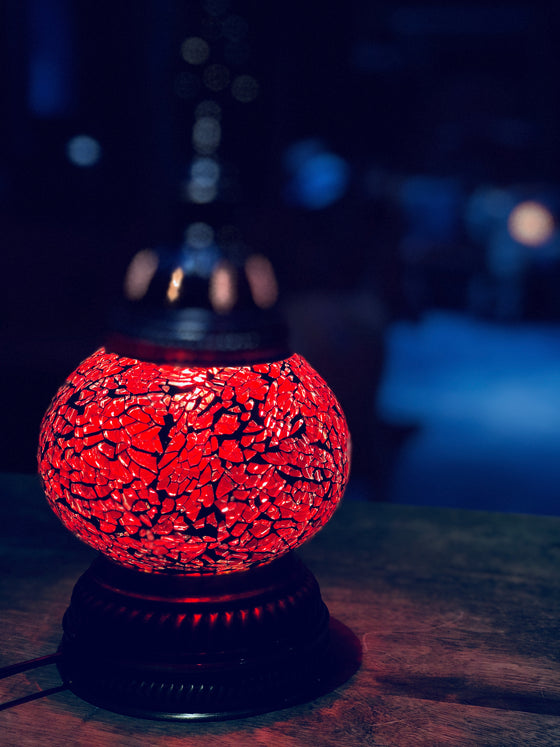 [[Cracked glass table lamp///Lampe de table en verre fissuré]]