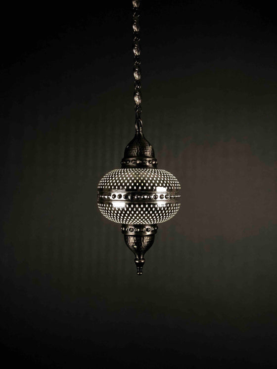 [[Metal single globe hanging light///Lampe suspendue à globe unique en métal]]