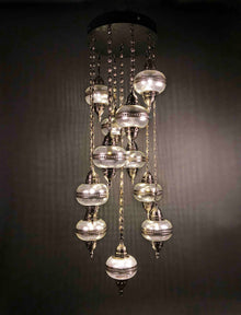  [[Metal hanging light with 9 globes///Lampe suspendue en métal avec 9 globes]]