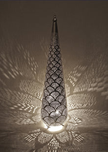  [[Hand forged metal floor light///Lampe de sol en métal forgé à la main]]