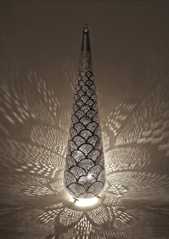 [[Hand forged metal floor light///Lampe de sol en métal forgé à la main]]