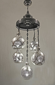  [[Hand forged metal chandelier with 5 globes///Lustre en métal forgé à la main avec 5 globes]]
