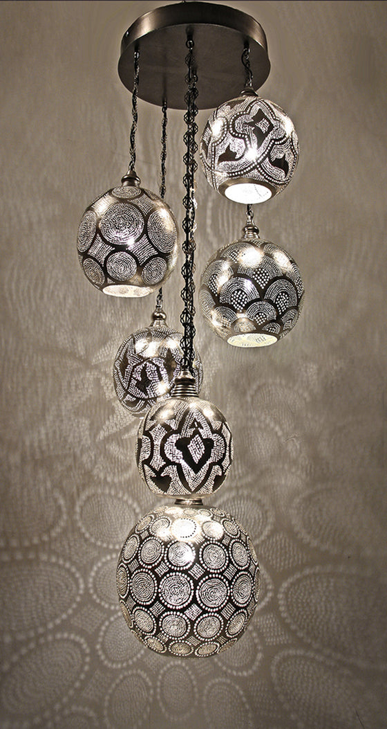 [[Hand forged metal chandelier with 6 globes///Lustre en métal forgé à la main avec 6 globes]]