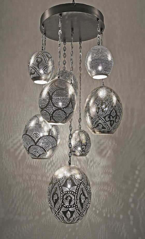 [[Hand forged metal chandelier with 7 mixed globes///Lustre en métal forgé à la main avec 7 globes mixtes]]
