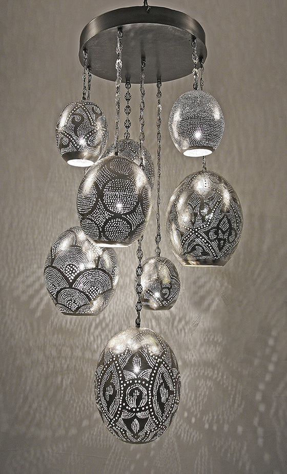 [[Hand forged metal chandelier with 7 mixed globes///Lustre en métal forgé à la main avec 7 globes mixtes]]