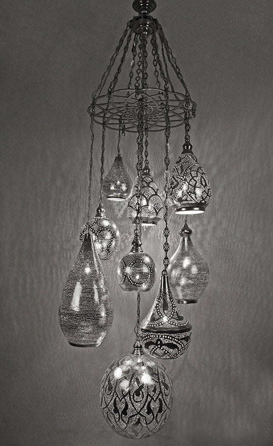[[Hand forged metal chandelier with 8 mixed globes///Lustre en métal forgé à la main avec 8 globes mélangés]]