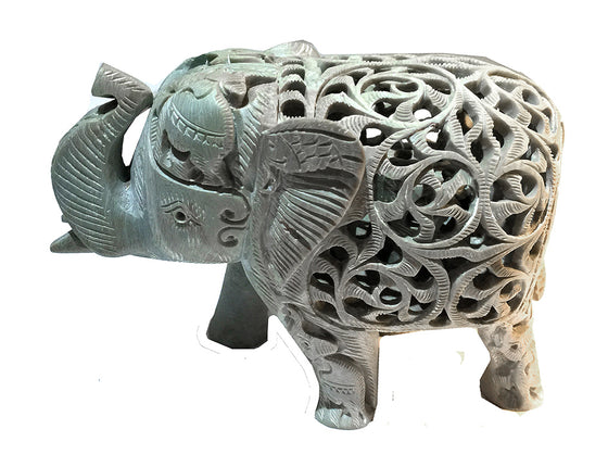 [[Hand carved stone elephant///Eléphant de pierre sculpté à la main]]