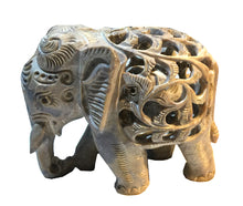  [[Hand carved stone elephant///Eléphant de pierre sculpté à la main]]