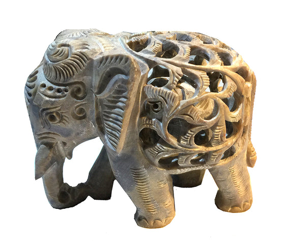 [[Hand carved stone elephant///Eléphant de pierre sculpté à la main]]
