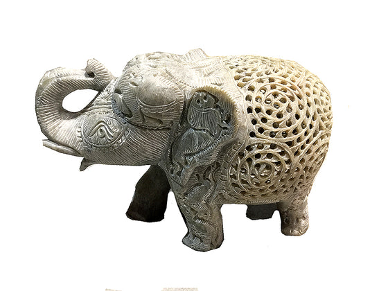 [[Hand carved stone elephant///Eléphant de pierre sculpté à la main]]