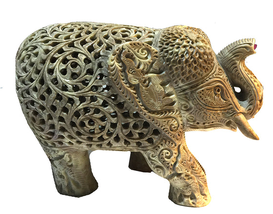 [[Hand carved stone elephant///Eléphant de pierre sculpté à la main]]