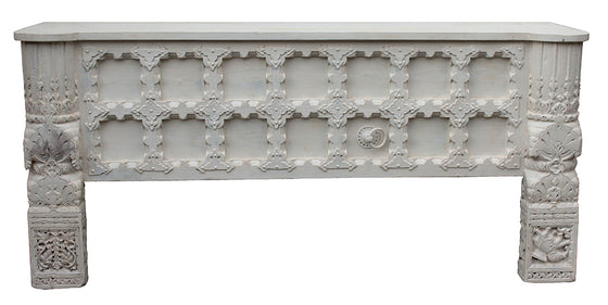 [[Whitewashed vintage console table with an old Indian door facade///Table console vintage blanchie à la chaux avec une vieille façade de porte indienne]]