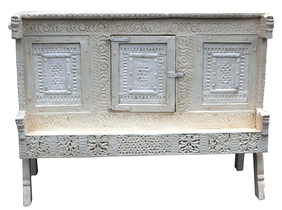 [[Whitewashed Damchiya dresser///Commode Damchiya blanchie à la chaux]]