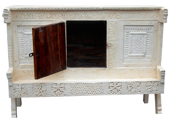 [[Whitewashed Damchiya dresser///Commode Damchiya blanchie à la chaux]]