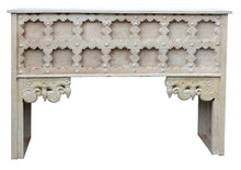  [[Whitewashed Shekhawati console table///Table console Shekhawati blanchie à la chaux]]