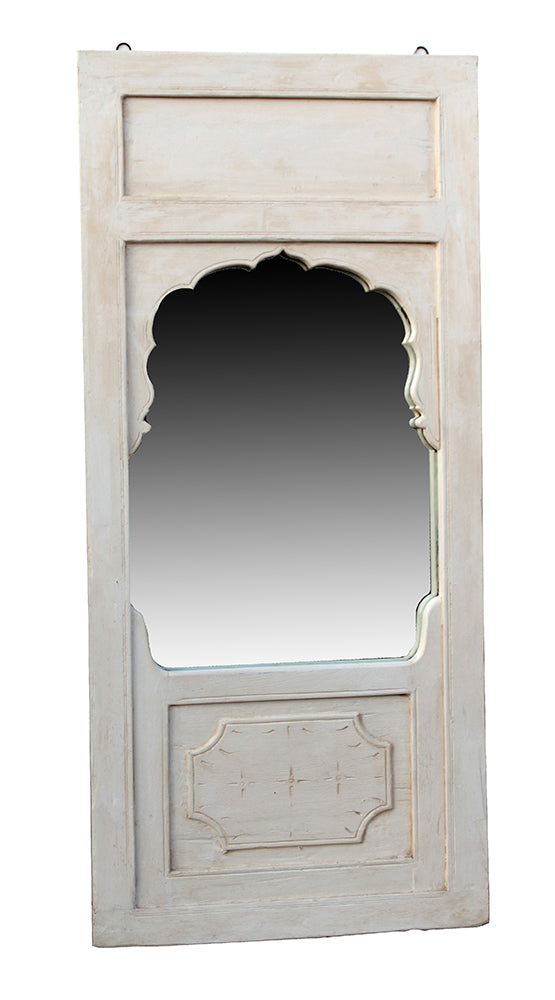 [[Whitewashed old teak window with a mirror///Fenêtre en vieux teck blanchi à la chaux]] avec un miroir