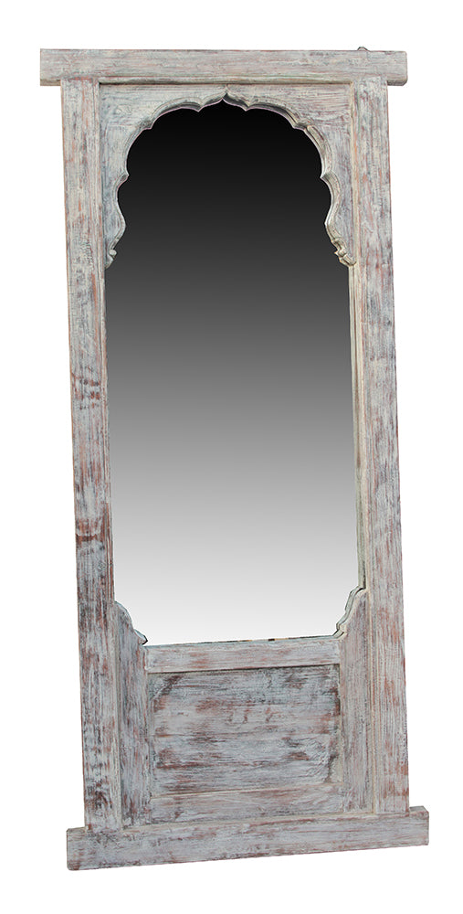 [[Lightly whitewashed old teak window with a mirror///Fenêtre en vieux teck légèrement blanchie à la chaux avec un miroir]]