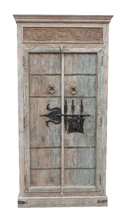 [[Pastel turquoise wardrobe with old doors and vintage lock///Garde-robe turquoise pastel avec des vielles portes et des clés vintage]]