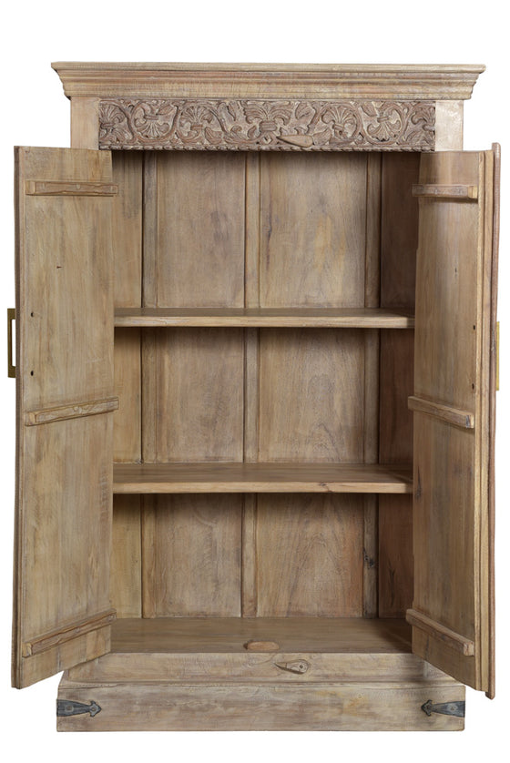 [[Vintage cabinet with a floral hand carved facade///Armoire vintage avec une façade florale sculptée à la main]]