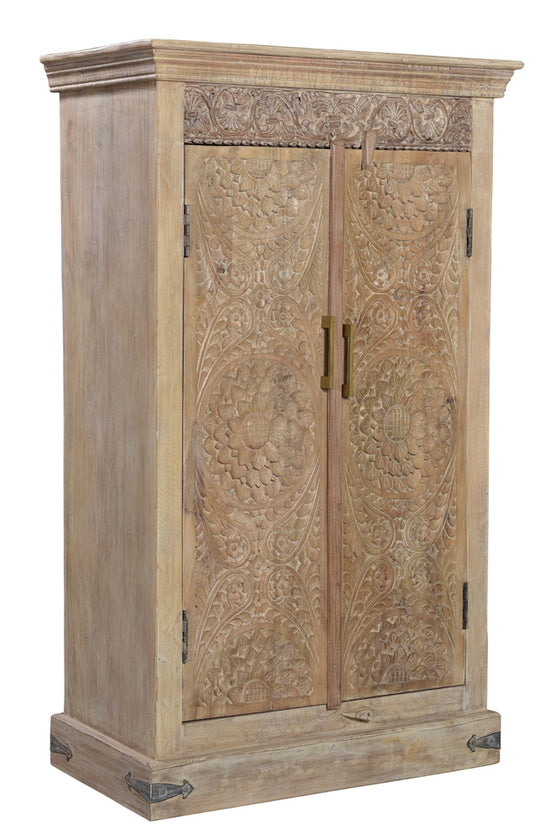 [[Vintage cabinet with a floral hand carved facade///Armoire vintage avec une façade florale sculptée à la main]]