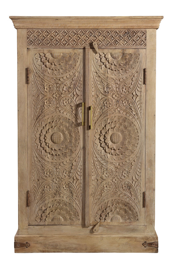[[Vintage cabinet with a floral hand carved facade///Armoire vintage avec une façade florale sculptée à la main]]