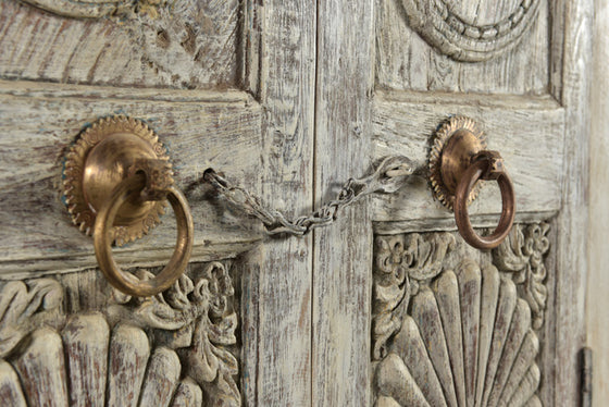 [[Vintage cabinet with old teak doors///Armoire vintage avec de vieilles portes en teck]]