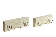  [[Whitewashed wall hanger with 2 hooks///Accroche murale blanchie à la chaux avec 2 crochets]]