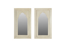  [[Whitewashed mirror frame///Cadre de miroir blanchi à la chaux]]