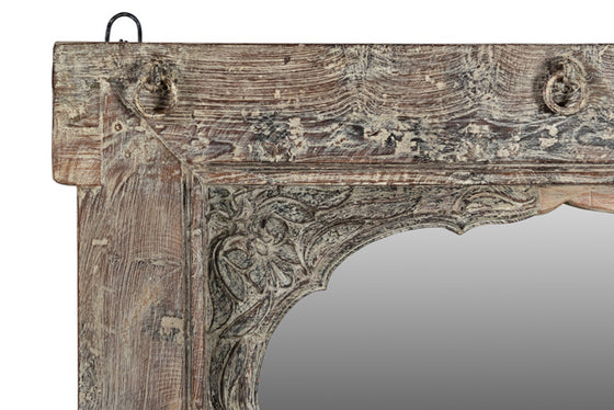 [[Pastel beige old window with a mirror///Ancienne fenêtre beige pastel avec un miroir]]