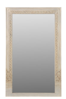  [[Whitewashed old teak door frame with a mirror///Cadre de porte en ancien bois de teck blanchi à la chaux avec un miroir]]