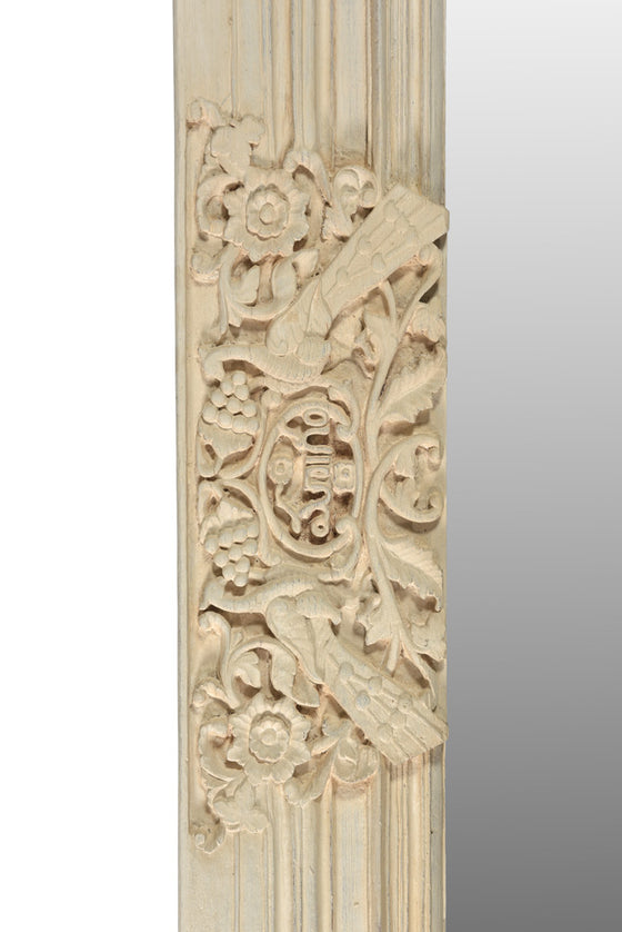 [[Whitewashed old teak door frame with a mirror///Cadre de porte en ancien bois de teck blanchi à la chaux avec un miroir]]