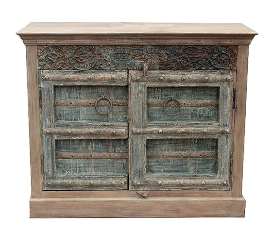 [[Pastel turquoise cabinet with old decorative doors///Cabinet turquoise pastel avec vieilles portes décoratives]]