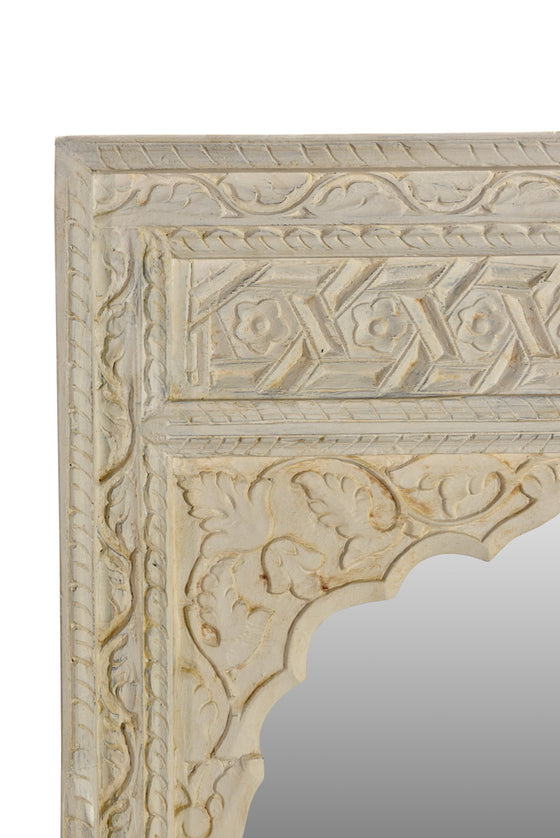 [[Whitewashed wooden mirror frame///Cadre de miroir en bois blanchi à la chaux]]