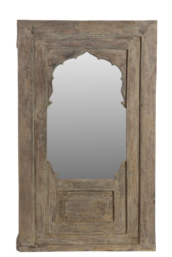 [[Pastel beige old window with a mirror///Ancienne fenêtre beige pastel avec un miroir]]