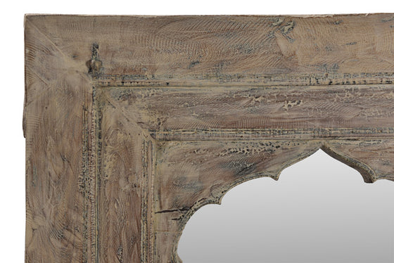 [[Pastel beige old window with a mirror///Ancienne fenêtre beige pastel avec un miroir]]