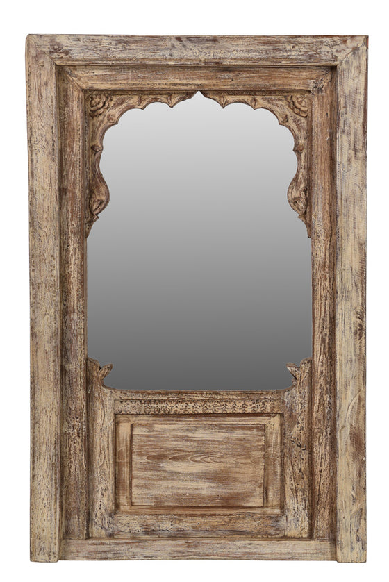 [[Pastel beige old window with a mirror///Ancienne fenêtre beige pastel avec un miroir]]
