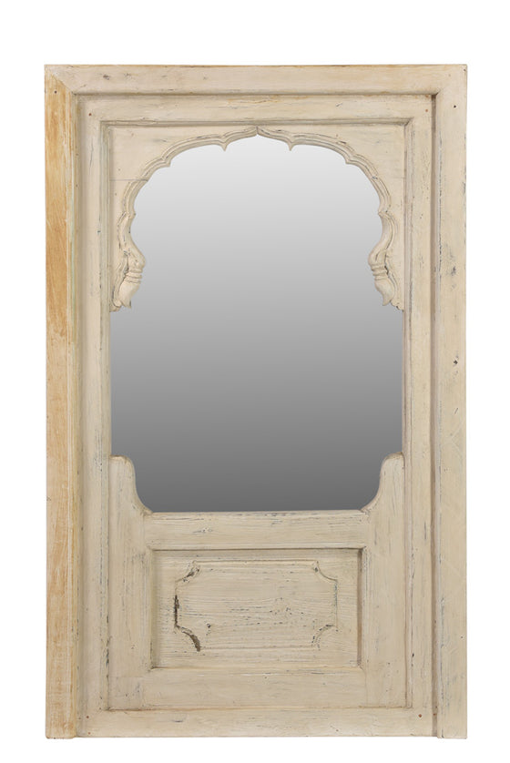 [[Whitewashed old window with a mirror///Ancienne fenêtre blanchie à la chaux avec un miroir]]