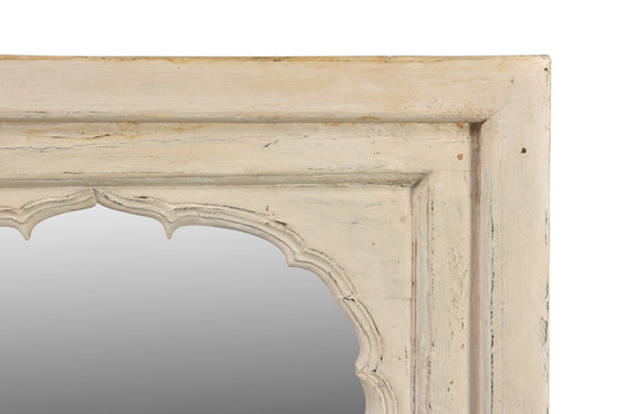 [[Whitewashed old window with a mirror///Ancienne fenêtre blanchie à la chaux avec un miroir]]