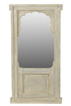 [[Whitewashed old window with a mirror///Ancienne fenêtre blanchie à la chaux avec un miroir]]