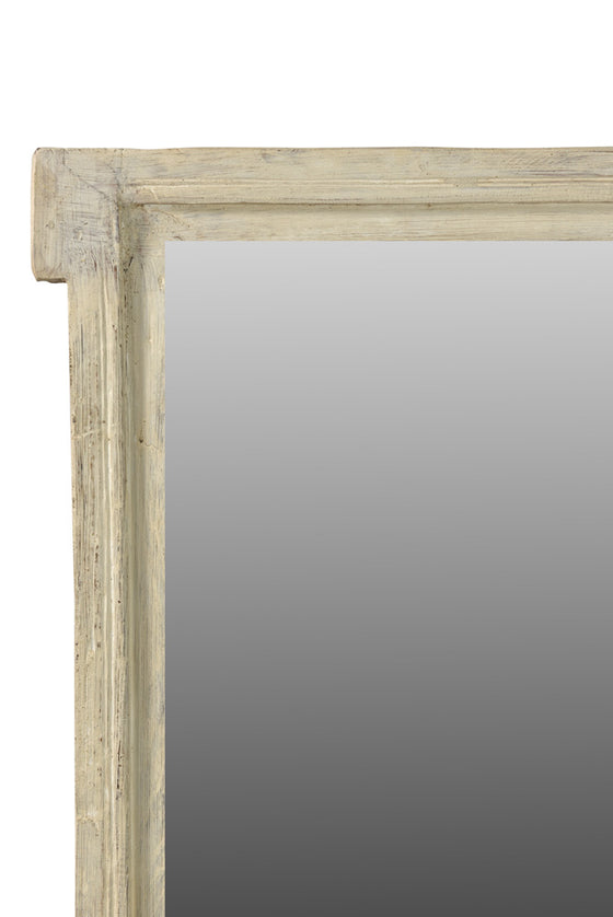 [[Whitewashed old window with a mirror///Ancienne fenêtre blanchie à la chaux avec un miroir]]
