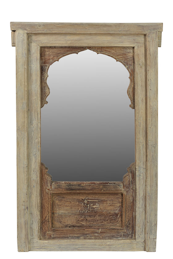 [[Pastel beige old window with a mirror///Ancienne fenêtre beige pastel avec un miroir]]