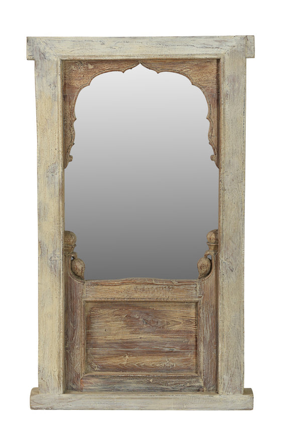 [[Pastel beige old window with a mirror///Ancienne fenêtre beige pastel avec un miroir]]