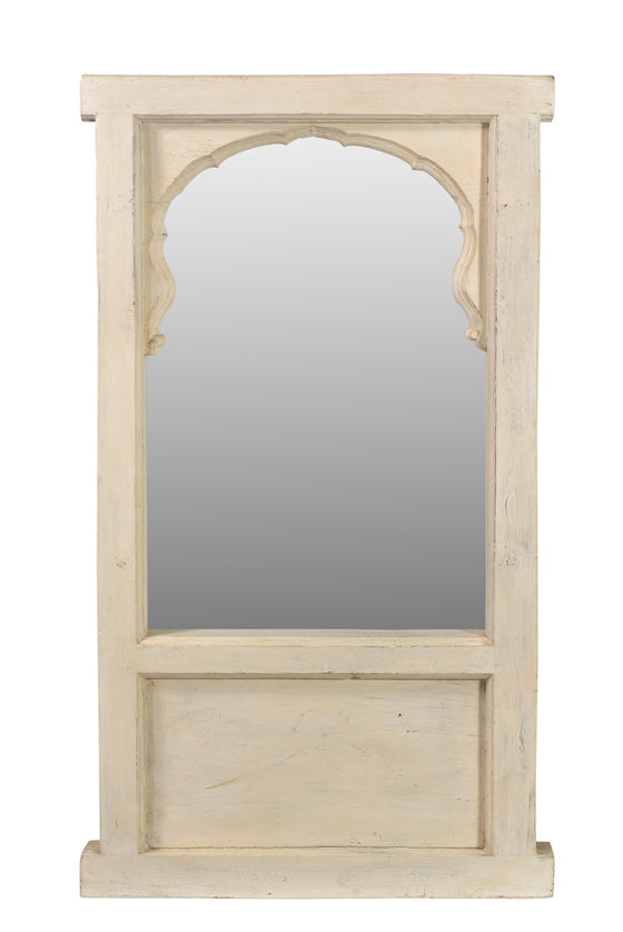 [[Whitewashed old window with a mirror///Ancienne fenêtre blanchie à la chaux avec un miroir]]