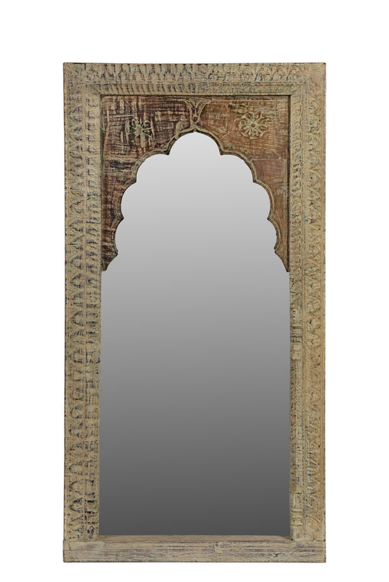 [[Pastel beige old window with a mirror///Ancienne fenêtre beige pastel avec un miroir]]