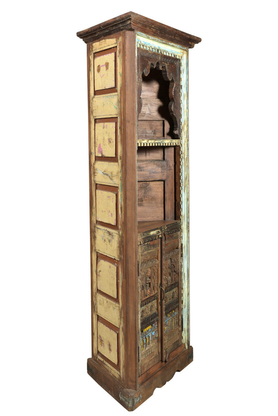 [[Vintage corner cabinet with old carvings///Armoire d'angle vintage avec de vieilles sculptures]]