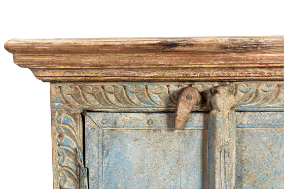 [[Pastel turquoise bedside table///Table de chevet turquoise pastel]]