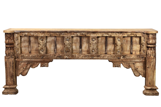 [[Long console table with an old Indian door and detailed carving///Longue table console avec une vieille porte indienne et une sculpture détaillée]]