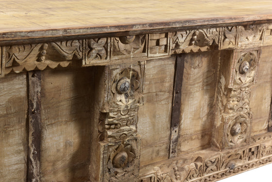 [[Long console table with an old Indian door and detailed carving///Longue table console avec une vieille porte indienne et une sculpture détaillée]]