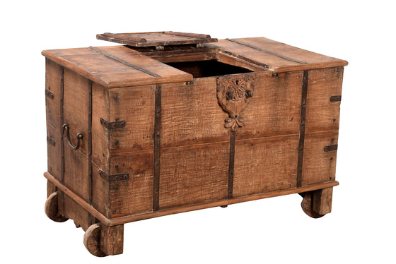 [[Old teak wood chest on wheels///Coffre sur roues en ancien bois de teck]]