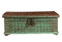 [[Vintage green old Indian teak wood chest///Vieux coffre vert en ancien bois de teck indien]]